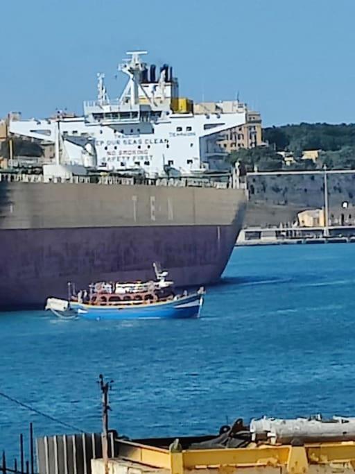 Crew 2 Savynomad Harbour Residences Wow Views Cospicua Bagian luar foto